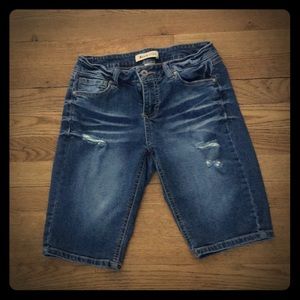 Distressed Bermuda shorts